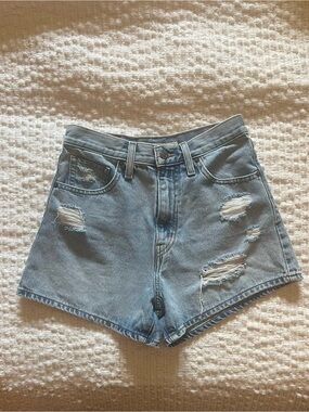 Levi’s High Waisted Mom Short